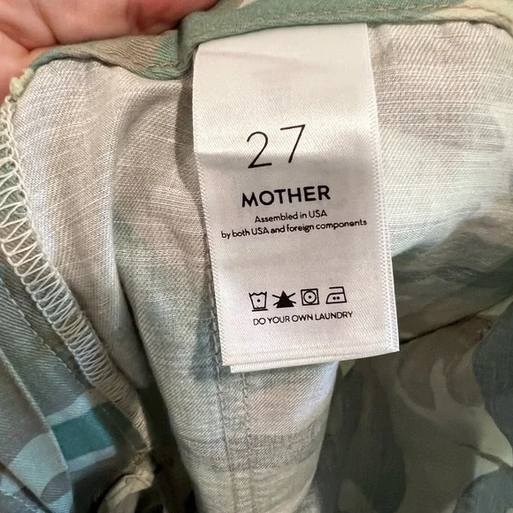 🚨BLACK FRIDAY SALE! NWT Mother shaker chop crop camo pants

8154 - Picture 8 of 10